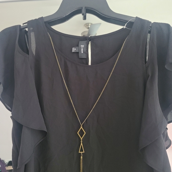 B-Wear NWOT XL black cold shoulder blouse with necklace. Very pretty! - Picture 5 of 7